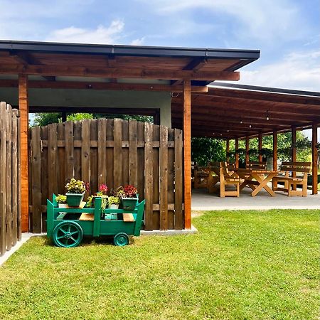 Balabani Local Stay Golubovci Zewnętrze zdjęcie