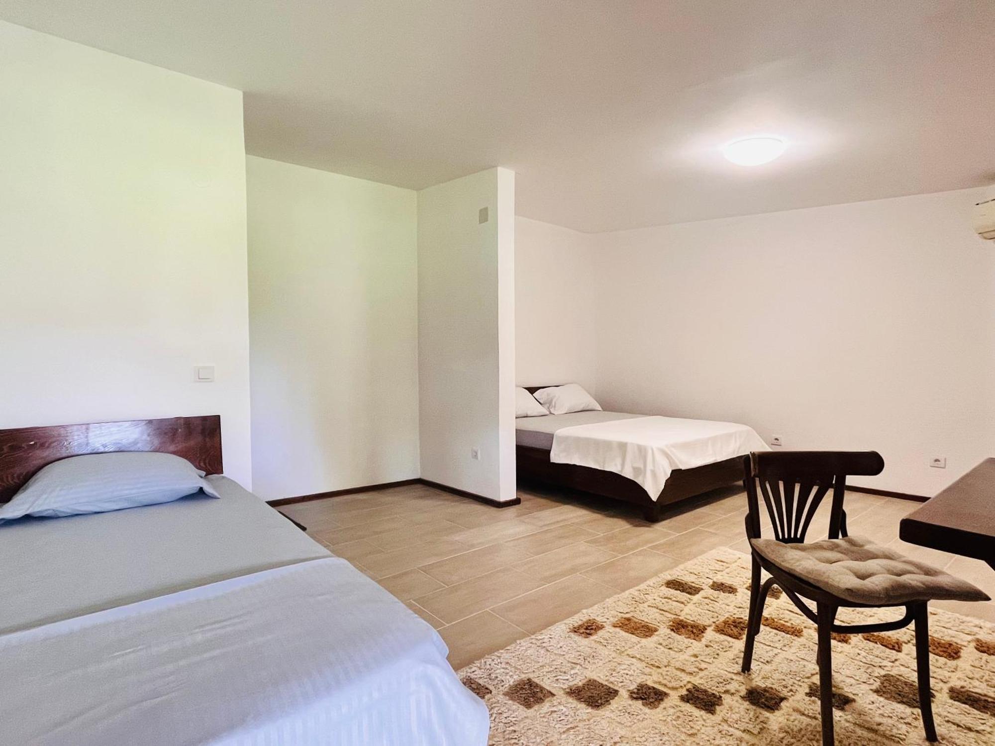 Balabani Local Stay Golubovci Zewnętrze zdjęcie