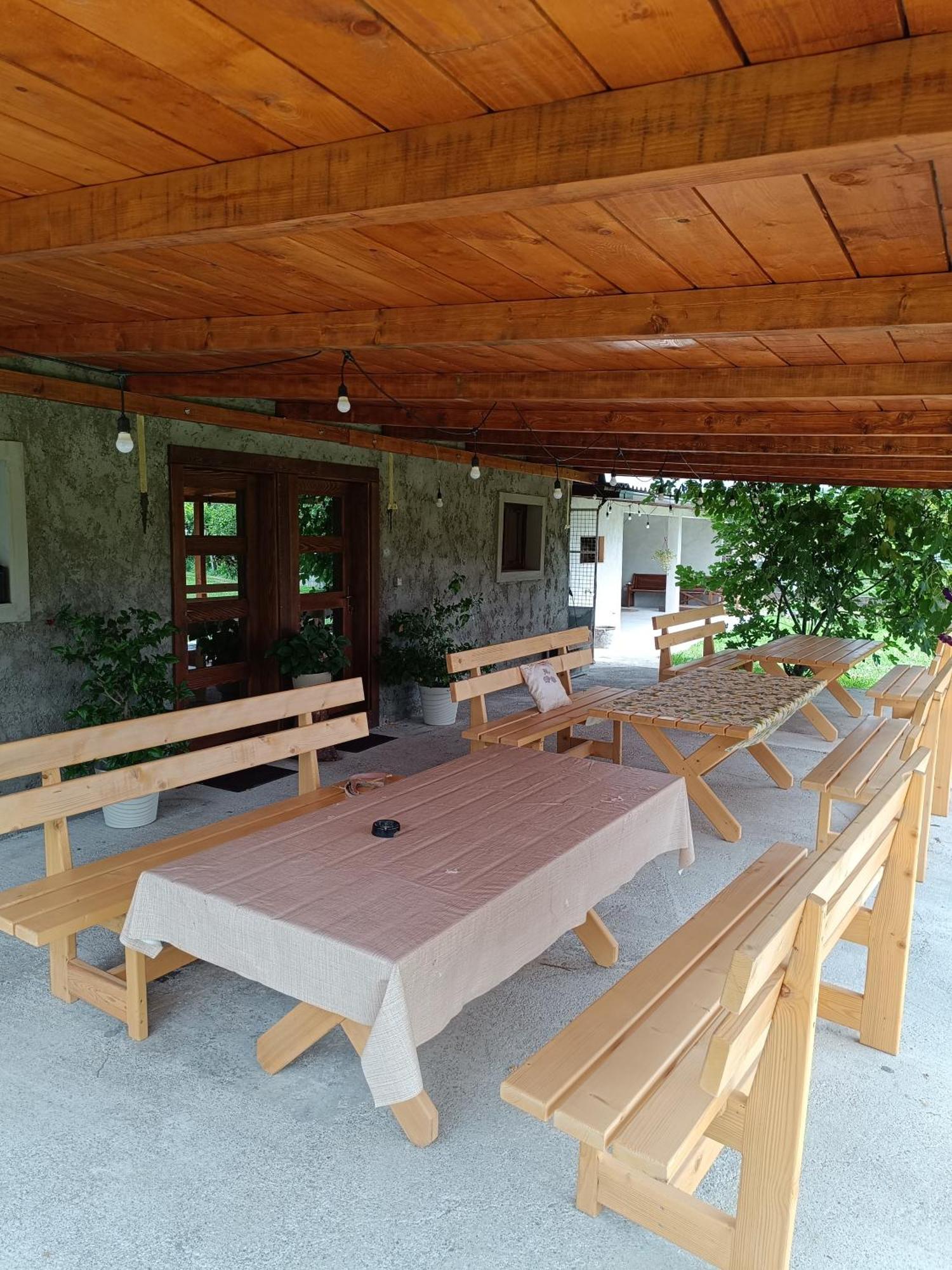 Balabani Local Stay Golubovci Zewnętrze zdjęcie