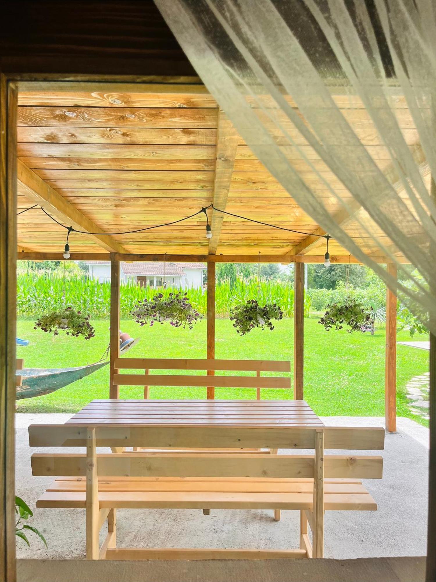 Balabani Local Stay Golubovci Zewnętrze zdjęcie